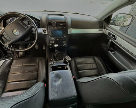 Черный Фольксваген Туарег, объемом двигателя 2.46 л и пробегом 400 тыс. км за 7000 $, фото 3 на Automoto.ua