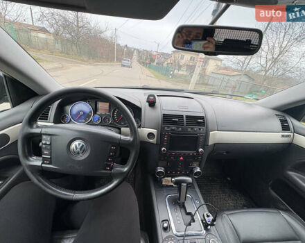 Черный Фольксваген Туарег, объемом двигателя 2.51 л и пробегом 321 тыс. км за 5999 $, фото 10 на Automoto.ua