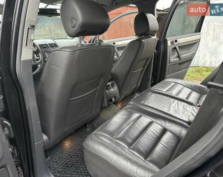 Черный Фольксваген Туарег, объемом двигателя 2.46 л и пробегом 225 тыс. км за 6450 $, фото 26 на Automoto.ua