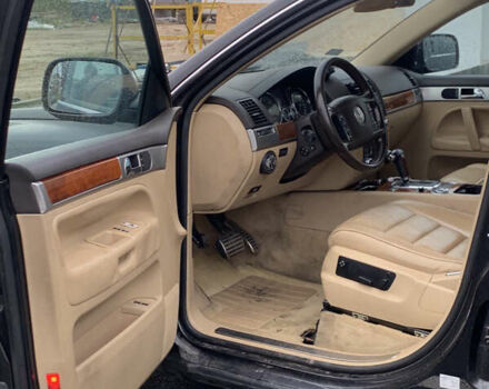 Черный Фольксваген Туарег, объемом двигателя 4.9 л и пробегом 230 тыс. км за 5800 $, фото 3 на Automoto.ua