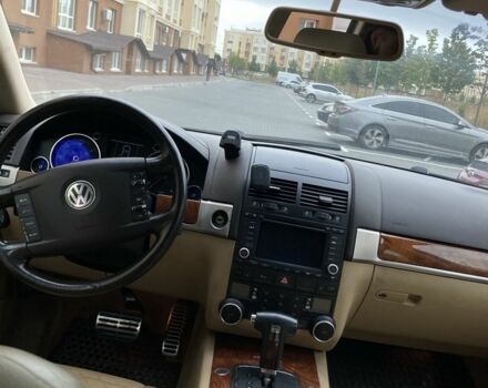 Черный Фольксваген Туарег, объемом двигателя 5 л и пробегом 225 тыс. км за 4099 $, фото 9 на Automoto.ua