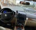 Черный Фольксваген Туарег, объемом двигателя 5 л и пробегом 225 тыс. км за 4099 $, фото 9 на Automoto.ua
