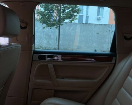 Черный Фольксваген Туарег, объемом двигателя 5 л и пробегом 225 тыс. км за 4099 $, фото 10 на Automoto.ua