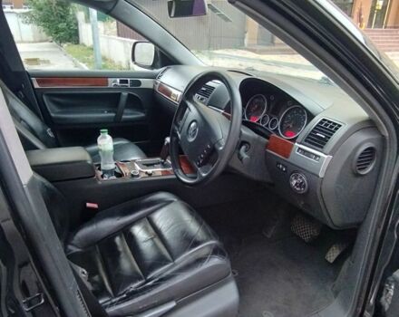 Черный Фольксваген Туарег, объемом двигателя 2.5 л и пробегом 168 тыс. км за 3900 $, фото 4 на Automoto.ua