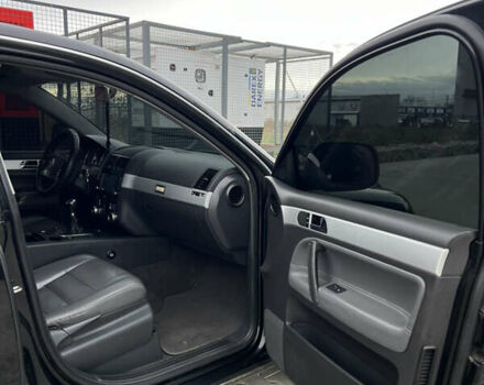 Черный Фольксваген Туарег, объемом двигателя 2.46 л и пробегом 426 тыс. км за 7400 $, фото 30 на Automoto.ua