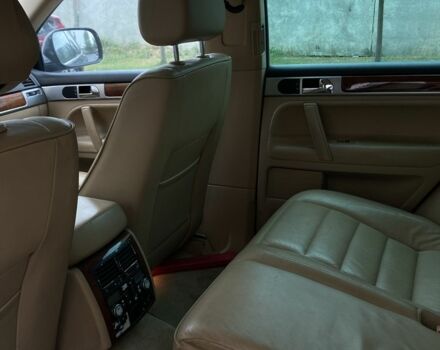 Черный Фольксваген Туарег, объемом двигателя 5 л и пробегом 225 тыс. км за 4099 $, фото 8 на Automoto.ua