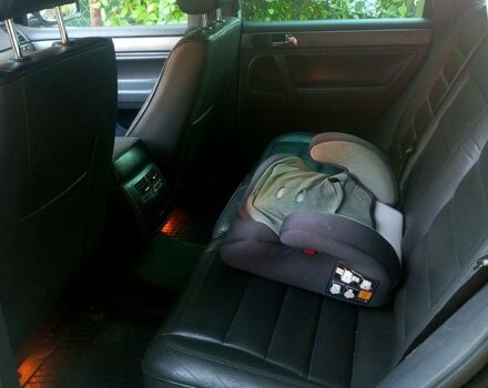 Черный Фольксваген Туарег, объемом двигателя 2.5 л и пробегом 317 тыс. км за 8500 $, фото 8 на Automoto.ua