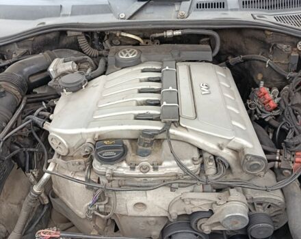 Черный Фольксваген Туарег, объемом двигателя 3.2 л и пробегом 320 тыс. км за 7800 $, фото 6 на Automoto.ua