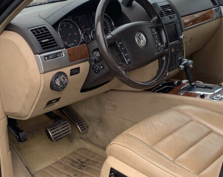 Черный Фольксваген Туарег, объемом двигателя 4.9 л и пробегом 230 тыс. км за 5800 $, фото 7 на Automoto.ua