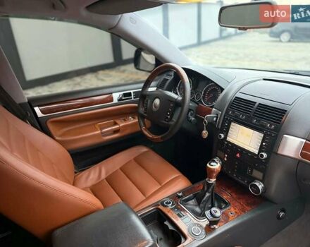 Чорний Фольксваген Туарег, об'ємом двигуна 2.5 л та пробігом 260 тис. км за 8000 $, фото 5 на Automoto.ua