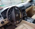 Черный Фольксваген Туарег, объемом двигателя 5 л и пробегом 290 тыс. км за 5000 $, фото 6 на Automoto.ua