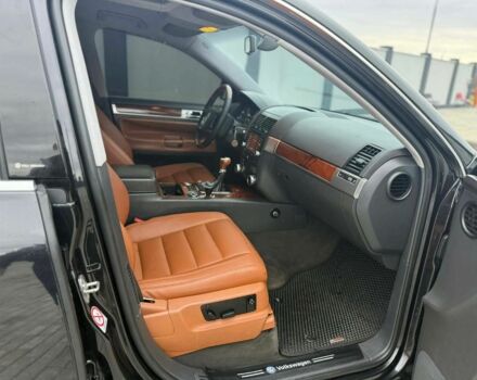 Черный Фольксваген Туарег, объемом двигателя 2.5 л и пробегом 260 тыс. км за 8000 $, фото 4 на Automoto.ua