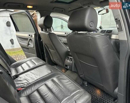 Черный Фольксваген Туарег, объемом двигателя 2.46 л и пробегом 225 тыс. км за 6450 $, фото 30 на Automoto.ua