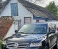 Черный Фольксваген Туарег, объемом двигателя 5 л и пробегом 315 тыс. км за 8500 $, фото 1 на Automoto.ua