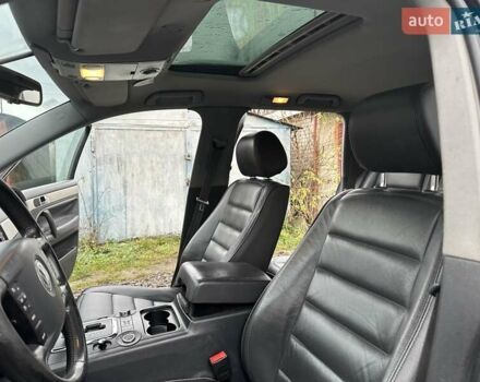 Черный Фольксваген Туарег, объемом двигателя 2.46 л и пробегом 225 тыс. км за 6450 $, фото 23 на Automoto.ua