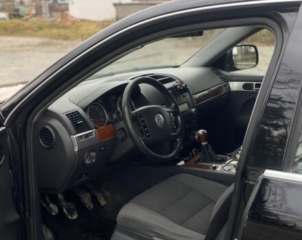 Чорний Фольксваген Туарег, об'ємом двигуна 2.5 л та пробігом 342 тис. км за 6100 $, фото 6 на Automoto.ua