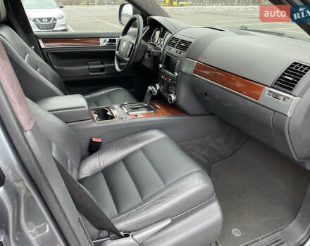 Черный Фольксваген Туарег, объемом двигателя 2.97 л и пробегом 370 тыс. км за 7700 $, фото 28 на Automoto.ua