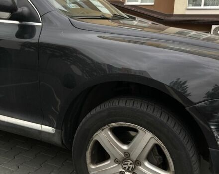 Черный Фольксваген Туарег, объемом двигателя 5 л и пробегом 225 тыс. км за 4099 $, фото 3 на Automoto.ua