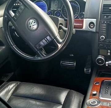 Черный Фольксваген Туарег, объемом двигателя 5 л и пробегом 315 тыс. км за 8500 $, фото 8 на Automoto.ua