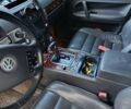 Черный Фольксваген Туарег, объемом двигателя 3.2 л и пробегом 210 тыс. км за 8700 $, фото 6 на Automoto.ua