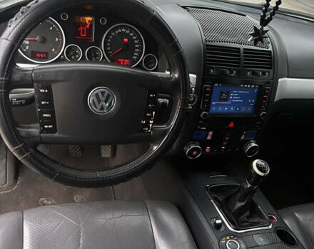 Черный Фольксваген Туарег, объемом двигателя 2.46 л и пробегом 426 тыс. км за 7400 $, фото 16 на Automoto.ua