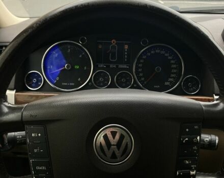 Черный Фольксваген Туарег, объемом двигателя 5 л и пробегом 225 тыс. км за 4099 $, фото 20 на Automoto.ua