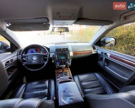 Черный Фольксваген Туарег, объемом двигателя 2.5 л и пробегом 333 тыс. км за 8200 $, фото 2 на Automoto.ua