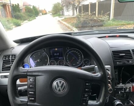 Черный Фольксваген Туарег, объемом двигателя 2.5 л и пробегом 399 тыс. км за 2400 $, фото 5 на Automoto.ua