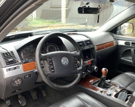 Черный Фольксваген Туарег, объемом двигателя 2.5 л и пробегом 399 тыс. км за 2400 $, фото 4 на Automoto.ua