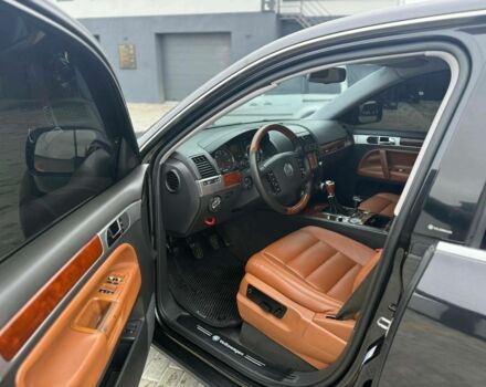 Черный Фольксваген Туарег, объемом двигателя 2.5 л и пробегом 260 тыс. км за 8000 $, фото 2 на Automoto.ua