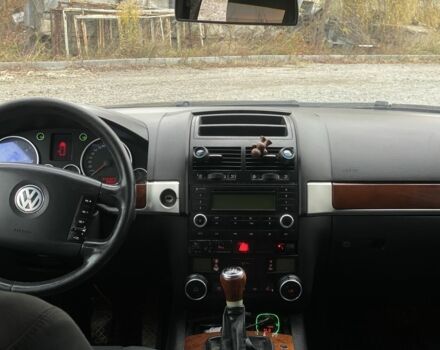 Чорний Фольксваген Туарег, об'ємом двигуна 2.5 л та пробігом 342 тис. км за 6100 $, фото 5 на Automoto.ua