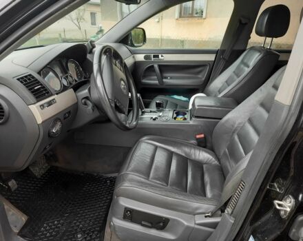 Черный Фольксваген Туарег, объемом двигателя 2.5 л и пробегом 221 тыс. км за 6400 $, фото 6 на Automoto.ua