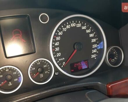 Черный Фольксваген Туарег, объемом двигателя 2.46 л и пробегом 245 тыс. км за 8500 $, фото 3 на Automoto.ua