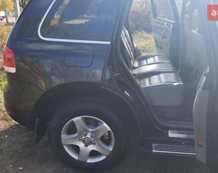 Черный Фольксваген Туарег, объемом двигателя 2.46 л и пробегом 245 тыс. км за 8500 $, фото 10 на Automoto.ua