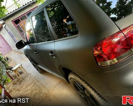 Черный Фольксваген Туарег, объемом двигателя 5 л и пробегом 168 тыс. км за 6300 $, фото 3 на Automoto.ua