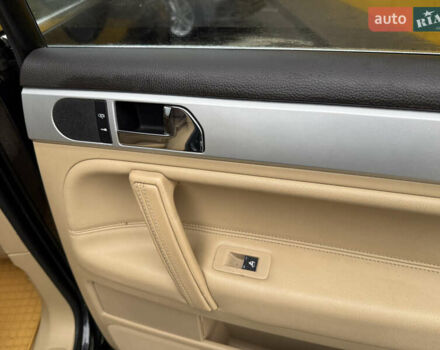 Черный Фольксваген Туарег, объемом двигателя 2.97 л и пробегом 329 тыс. км за 9500 $, фото 27 на Automoto.ua