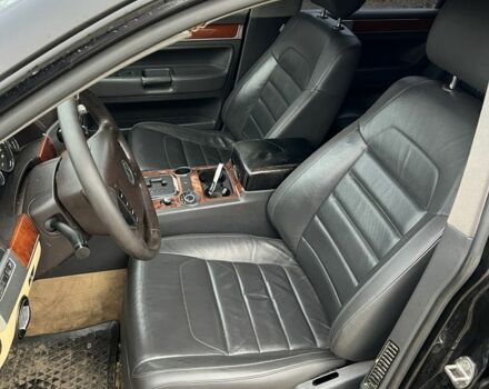 Чорний Фольксваген Туарег, об'ємом двигуна 3 л та пробігом 496 тис. км за 3999 $, фото 10 на Automoto.ua