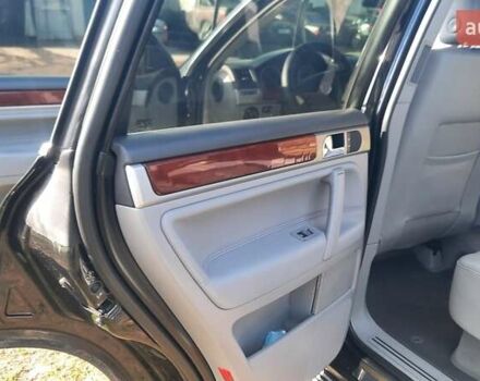 Черный Фольксваген Туарег, объемом двигателя 2.46 л и пробегом 245 тыс. км за 8500 $, фото 7 на Automoto.ua