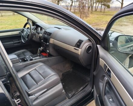 Черный Фольксваген Туарег, объемом двигателя 3 л и пробегом 300 тыс. км за 6500 $, фото 10 на Automoto.ua