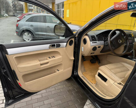 Черный Фольксваген Туарег, объемом двигателя 2.97 л и пробегом 329 тыс. км за 9500 $, фото 17 на Automoto.ua