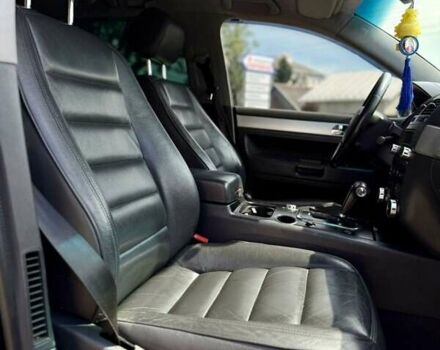 Черный Фольксваген Туарег, объемом двигателя 2.97 л и пробегом 260 тыс. км за 9500 $, фото 9 на Automoto.ua