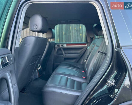 Черный Фольксваген Туарег, объемом двигателя 2.46 л и пробегом 249 тыс. км за 7800 $, фото 7 на Automoto.ua