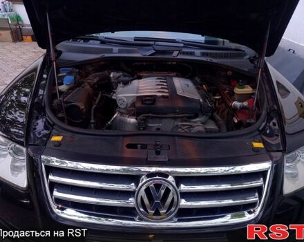 Черный Фольксваген Туарег, объемом двигателя 3.2 л и пробегом 204 тыс. км за 7700 $, фото 5 на Automoto.ua