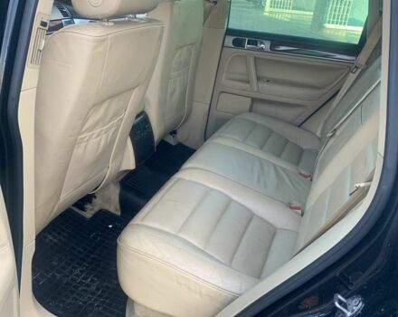 Чорний Фольксваген Туарег, об'ємом двигуна 5 л та пробігом 370 тис. км за 4200 $, фото 7 на Automoto.ua