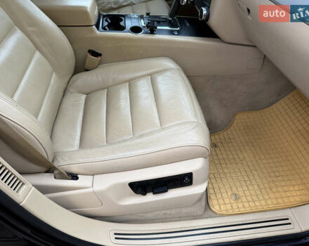 Черный Фольксваген Туарег, объемом двигателя 2.97 л и пробегом 329 тыс. км за 9500 $, фото 32 на Automoto.ua