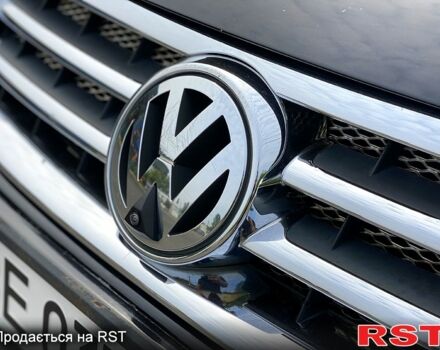 Черный Фольксваген Туарег, объемом двигателя 3.2 л и пробегом 243 тыс. км за 8500 $, фото 7 на Automoto.ua