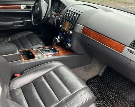 Черный Фольксваген Туарег, объемом двигателя 3 л и пробегом 325 тыс. км за 5900 $, фото 10 на Automoto.ua