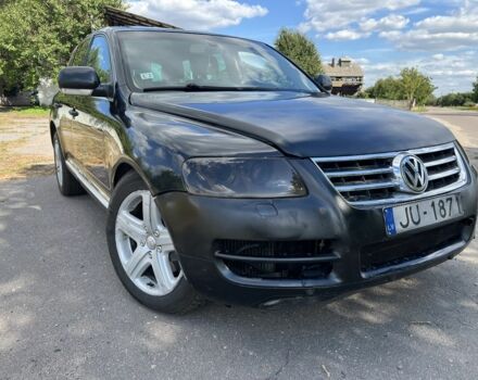 Черный Фольксваген Туарег, объемом двигателя 5 л и пробегом 320 тыс. км за 3600 $, фото 2 на Automoto.ua
