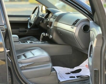 Черный Фольксваген Туарег, объемом двигателя 3 л и пробегом 300 тыс. км за 6500 $, фото 22 на Automoto.ua