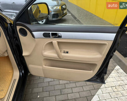 Черный Фольксваген Туарег, объемом двигателя 2.97 л и пробегом 329 тыс. км за 9500 $, фото 31 на Automoto.ua